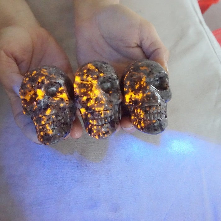 20Pcs 10LB 4.5KG Yooperlite Fire Stone Crystal Skull Flashing Flame Under Ultraviolet Wholesales
