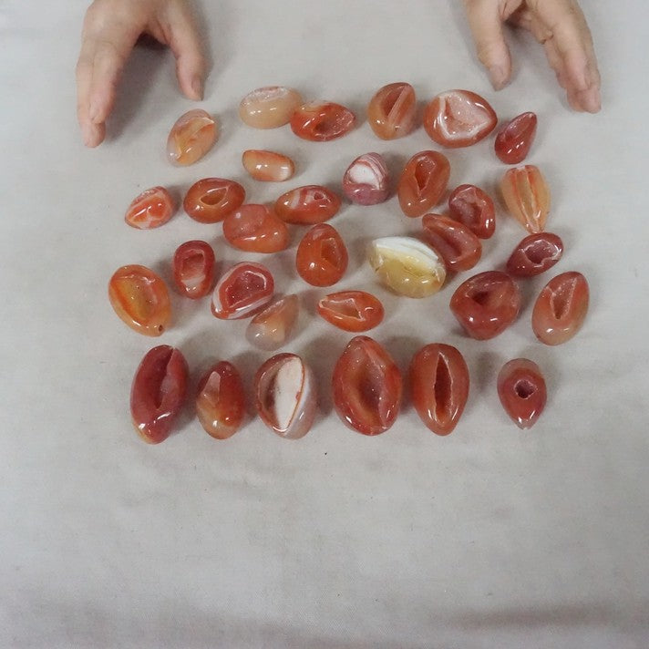 60Pcs 2KG 4.4LB Natural Red Carnelian Agate Crystal Geode Egg Carved Palm Gem Stone Healing