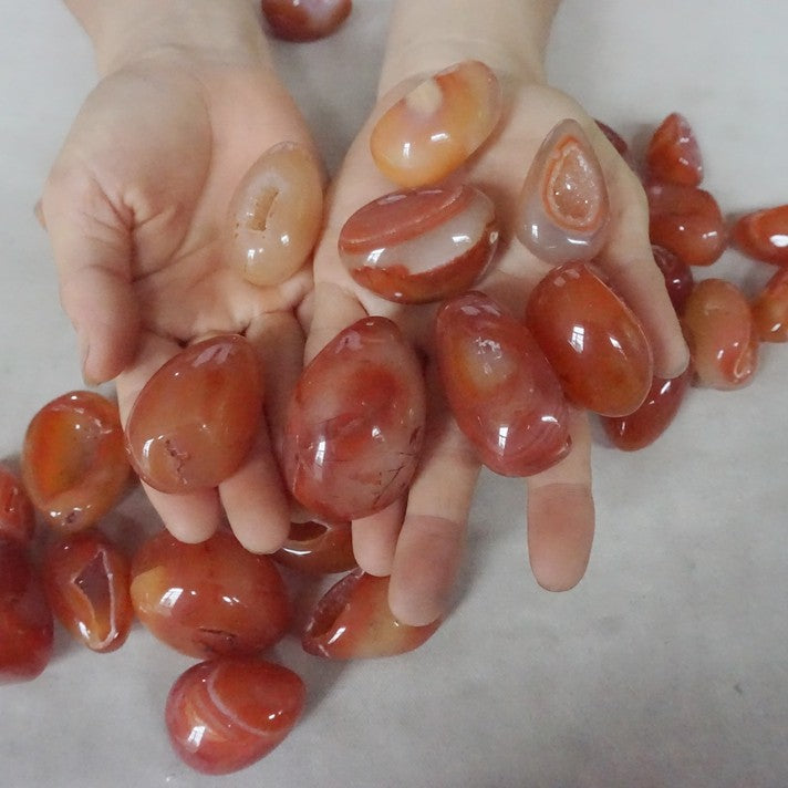 60Pcs 2KG 4.4LB Natural Red Carnelian Agate Crystal Geode Egg Carved Palm Gem Stone Healing