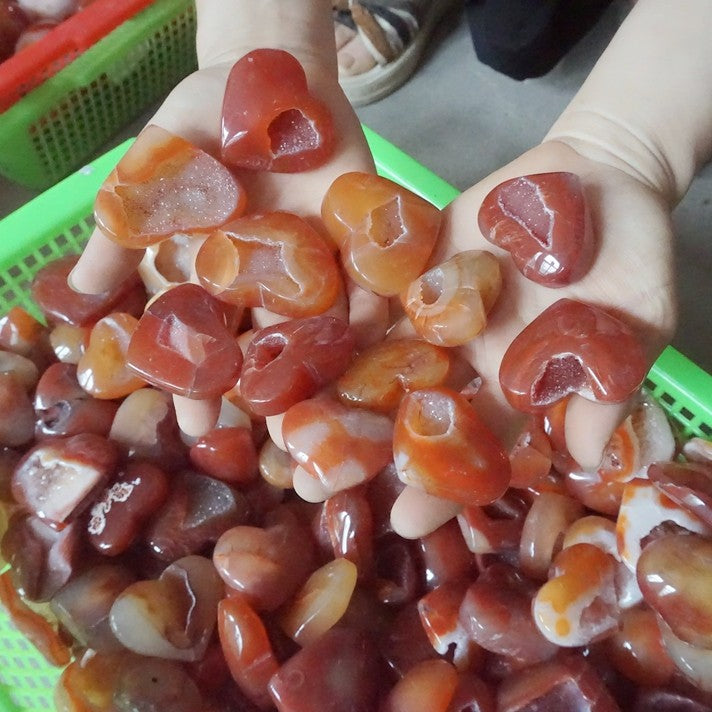 45Pcs 2kg 4.4LB Natural Red Carnelian Agate Crystal Geode Heart Carved Palm Stone Healing