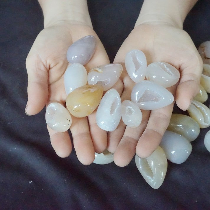 54Pcs 2KG 4.4LB Natural Agate Carnelian Quartz Crystal Geode Egg Carved Healing   Wholesales Lots