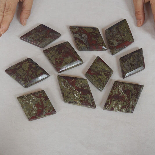 2KG 4.4LB 20Pcs Natural Dragon Blood Gem Stone Rhombus Crystal Palm Stone Healing