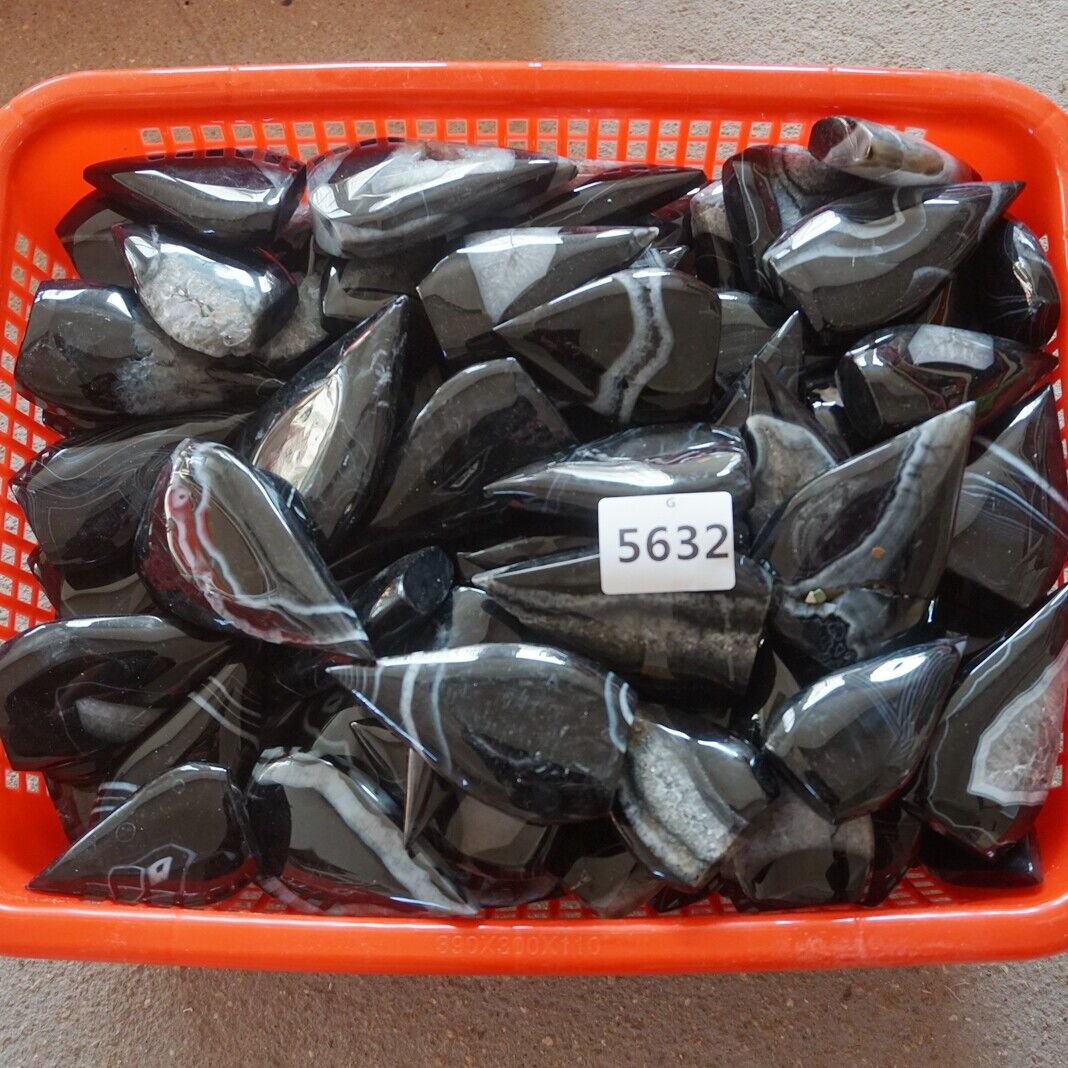 20Pcs 2.4KG Natural Black Carnelian Agate Crystal Point Geode Flame Palm Healing