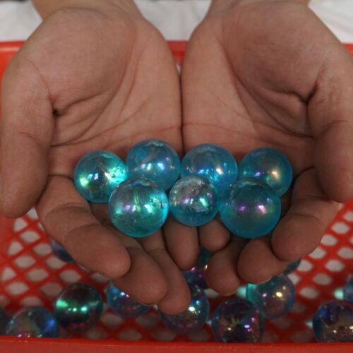 80Pcs 1Kg Rainbow Aqua Aura Quartz Crystal Sphere Ball Titanium Coating Pendants