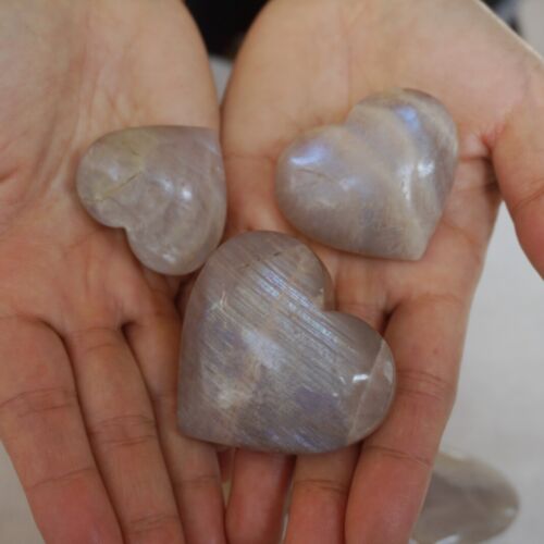 1kg 2.2LB 16Pcs Natural Blue Rainbow Moonstone Crystal Heart Palm Stones Healing