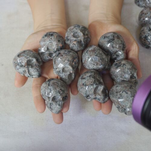 3.6LB 20Pcs Small Yooperlite Fire Stone Crystal Skull Flashing Flame Under UV 5cm