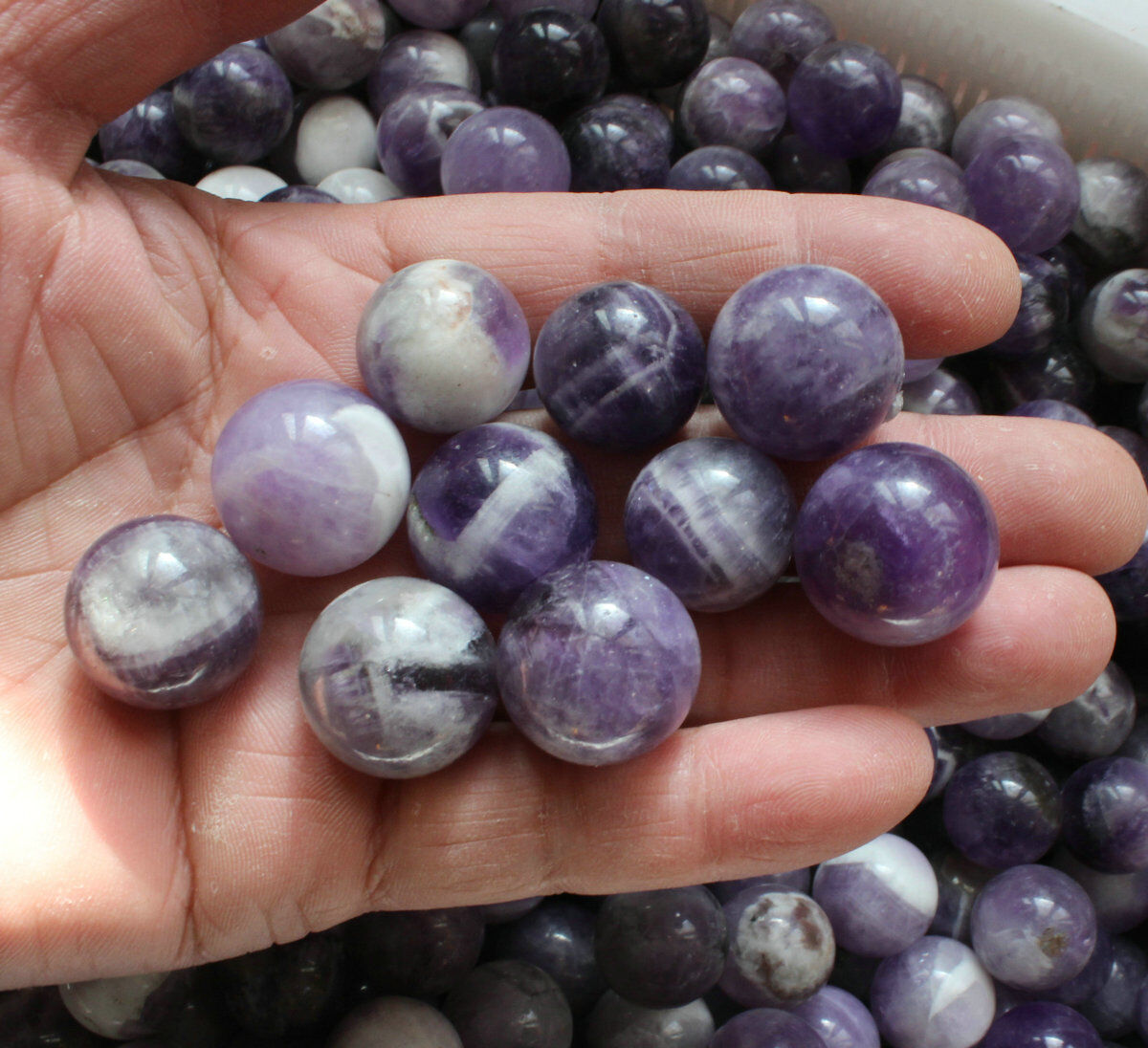 100 Pieces 2cm Natural Chevron Amethyst Quartz Crystal Spheres Balls Healing Urugua